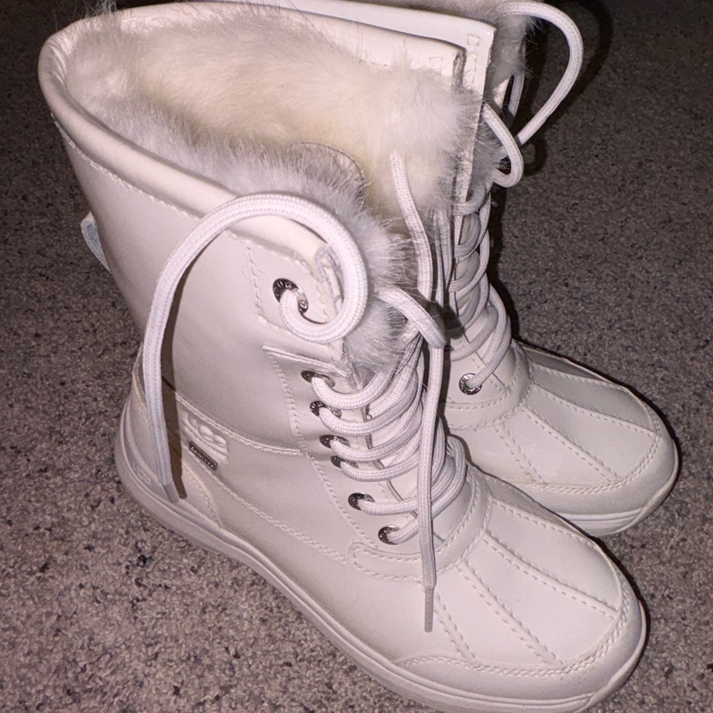 USED ONCE- UGG Women's White Winter Boots size 7